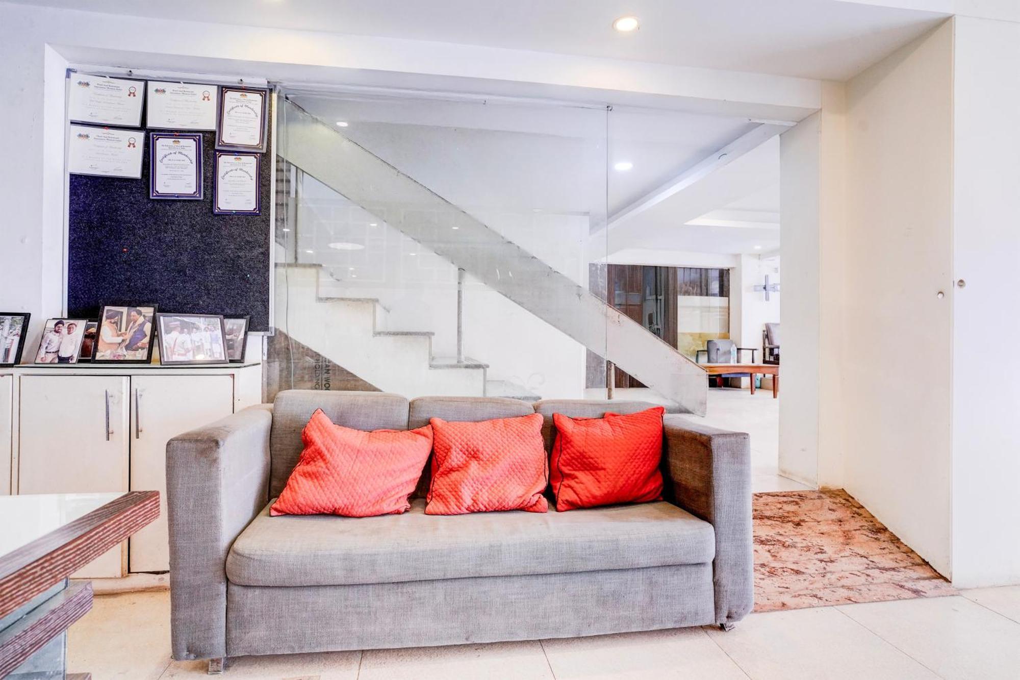 فندق Super Townhouse Khar The Unicontinental مومباي المظهر الخارجي الصورة